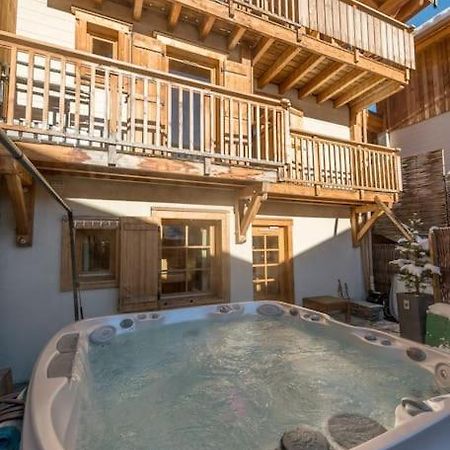 Cosy 4 Bedroom Chalet With Hot Tub Saint-Marcel  Ngoại thất bức ảnh