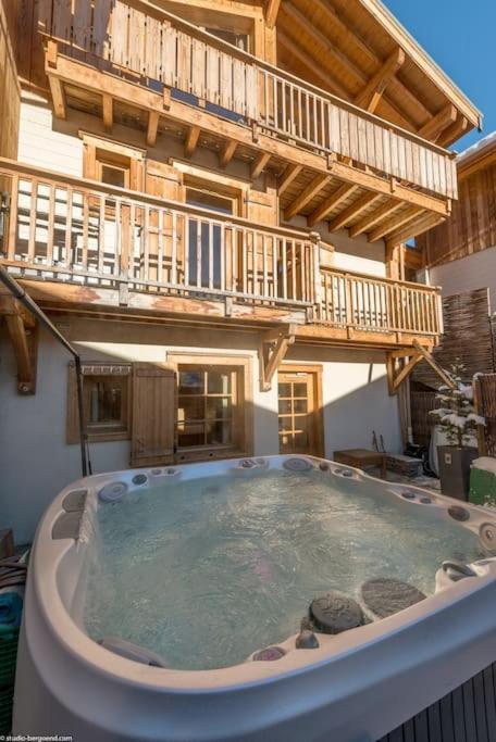 Cosy 4 Bedroom Chalet With Hot Tub Saint-Marcel  Ngoại thất bức ảnh