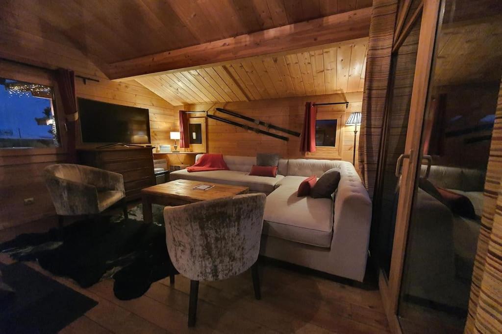 Cosy 4 Bedroom Chalet With Hot Tub Saint-Marcel  Ngoại thất bức ảnh
