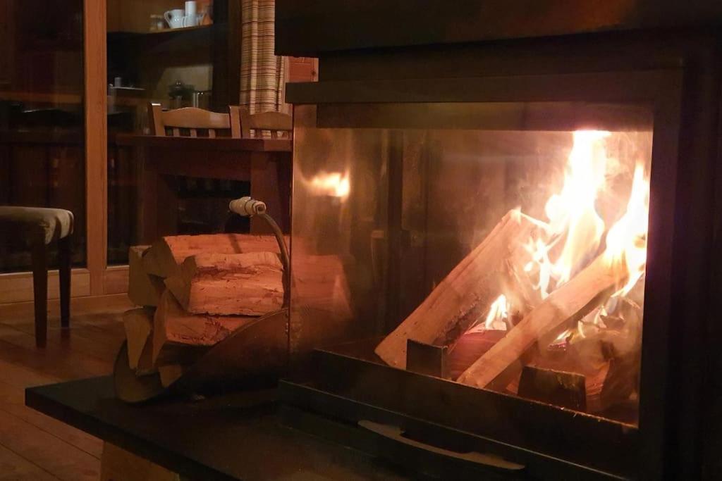 Cosy 4 Bedroom Chalet With Hot Tub Saint-Marcel  Ngoại thất bức ảnh