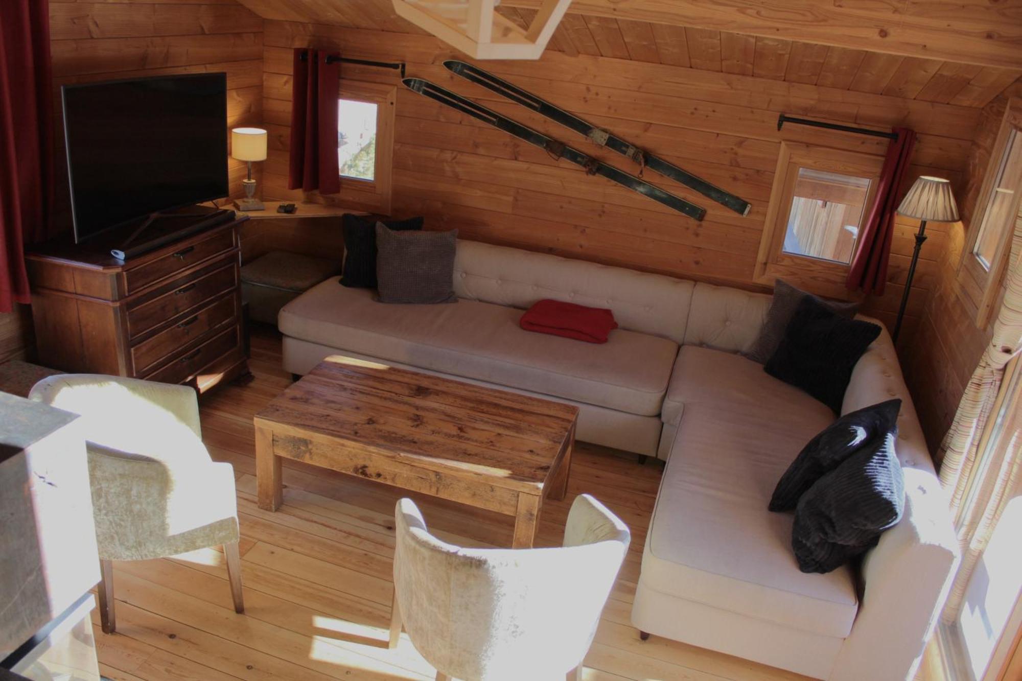 Cosy 4 Bedroom Chalet With Hot Tub Saint-Marcel  Ngoại thất bức ảnh