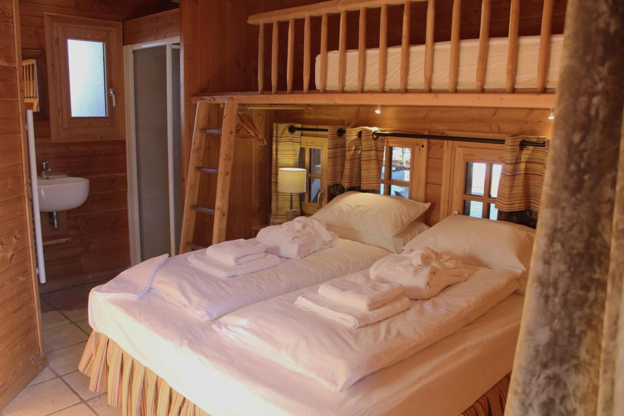 Cosy 4 Bedroom Chalet With Hot Tub Saint-Marcel  Ngoại thất bức ảnh